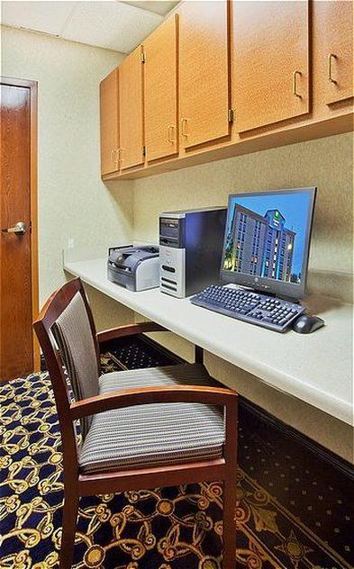 Holiday Inn Express & Suites Atlanta Perimeter Mall Hotel, An Ihg Hotel Sandy Springs Facilidades foto